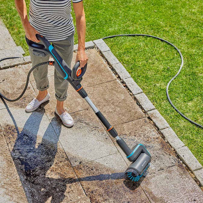 Altantvättset Gardena Batteridriven AquaBrush exkl. Batteri