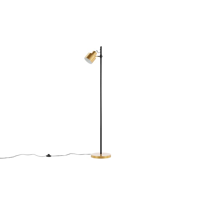 Vifta är en nätt och stilren golvlampa från Venture Home med 1 ljuskälla. Lampan kräver enklare montering.