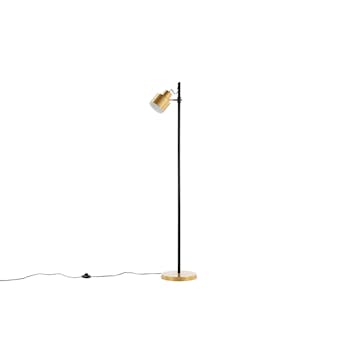 Vifta är en nätt och stilren golvlampa från Venture Home med 1 ljuskälla. Lampan kräver enklare montering.