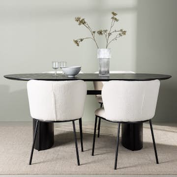 Matgrupp Venture Home Isolde Ovalt Matbord 180 cm & 4 Edina Stolar i Vit Boucle