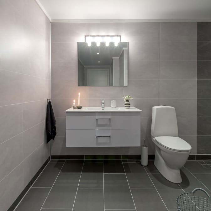 Våtrumsskiva BerryAlloc Ljus Skiffer Satin Finish