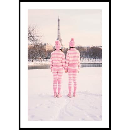 Poster Gallerix In Pajamas By The Eiffel Tower
