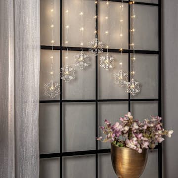 Ljusgardin Star Trading Dew Drop Snowflake Hängande Gardinslinga med Snöflingor LED