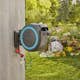 Väggslangbox Gardena Batteridriven PowerRoll XL 35 m inkl. Batteri & Laddare