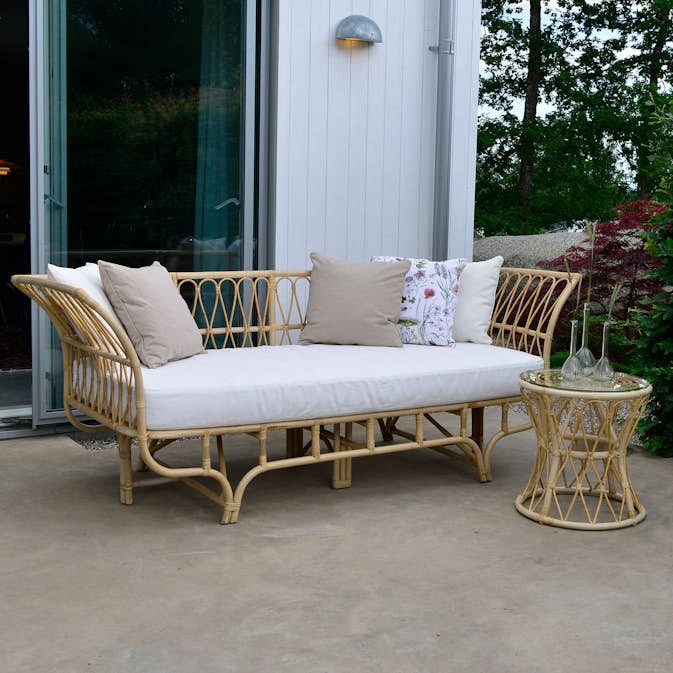 Dagbädd Hillerstorp Lyckesö med Bord och Dyna