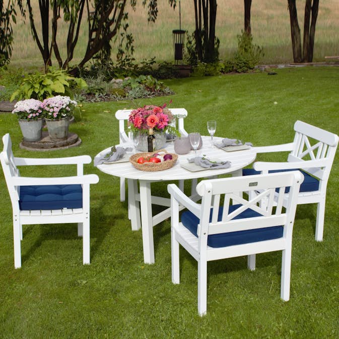 Matgrupp Utomhus Eden Wood Holmsund Runt Bord + 4 Utefåtöljer