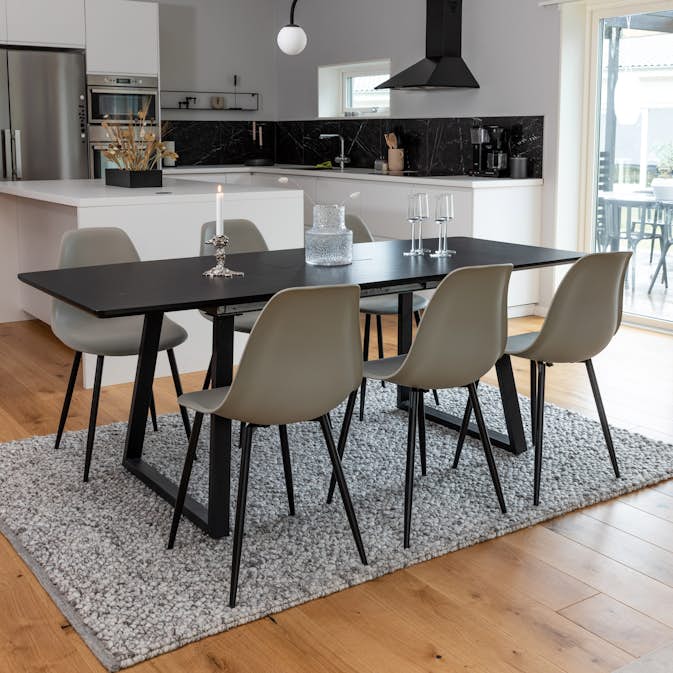 Matgrupp Venture Home Ina med 6 Pop Stolar