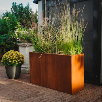 Ytterkruka GrillSymbol Lilly i Cortenstål, 110x37cm, 67cm Höjd, Utomhuskruka