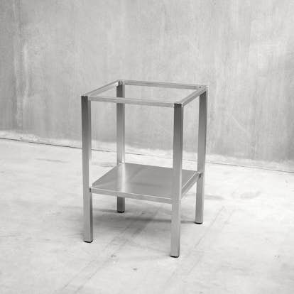 Bänkstativ Vilan Stainless Variant med Hylla & Justerbara Fötter