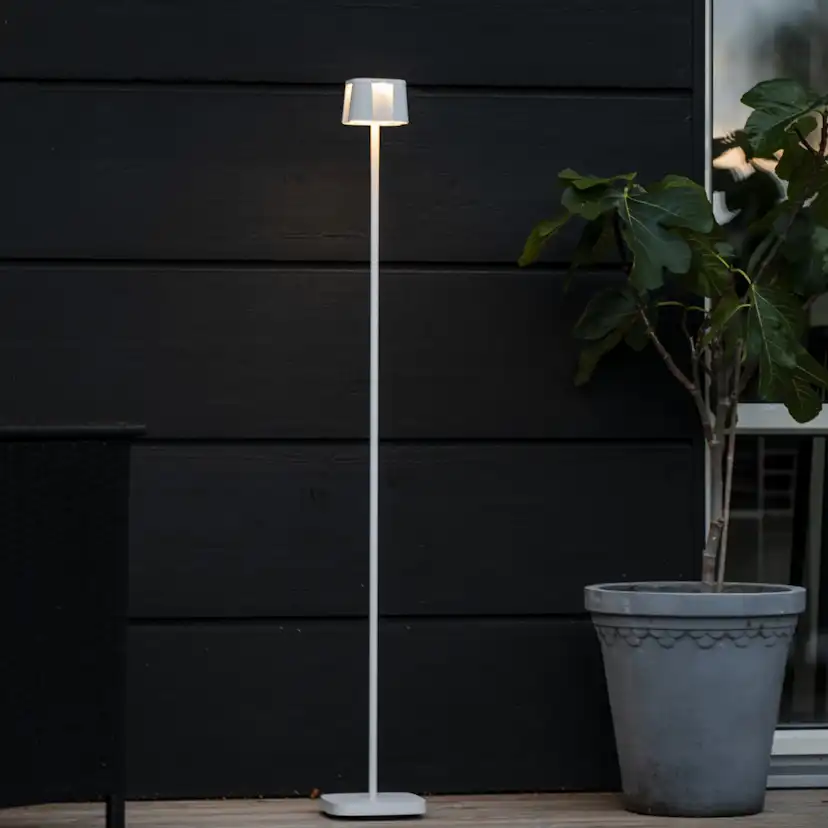 Golvlampa Gnosjö Konstsmide Nice USB