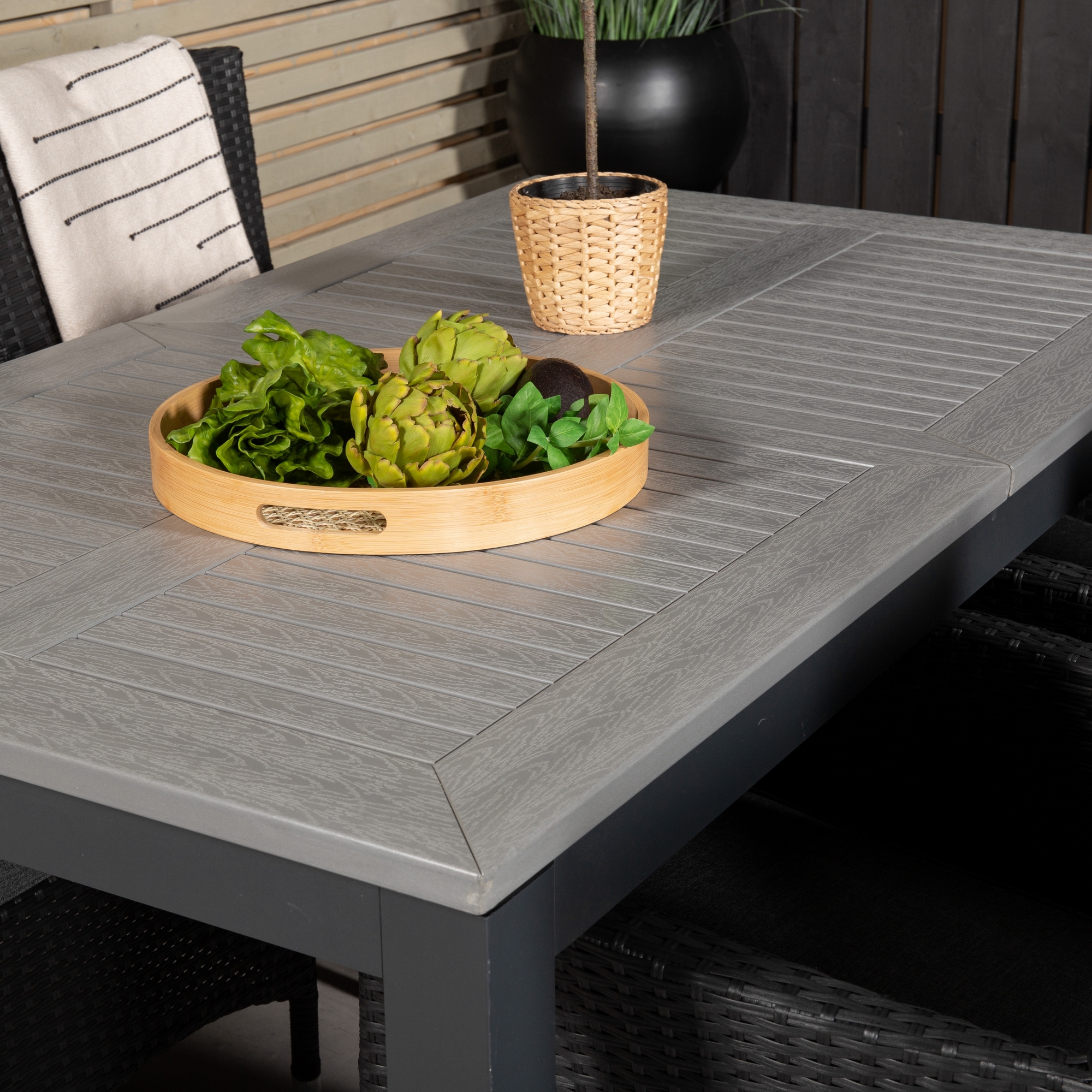 Albany Dining Table 160/240*100 - Svart Alu / Grey Aintwood+ Svart/Grå