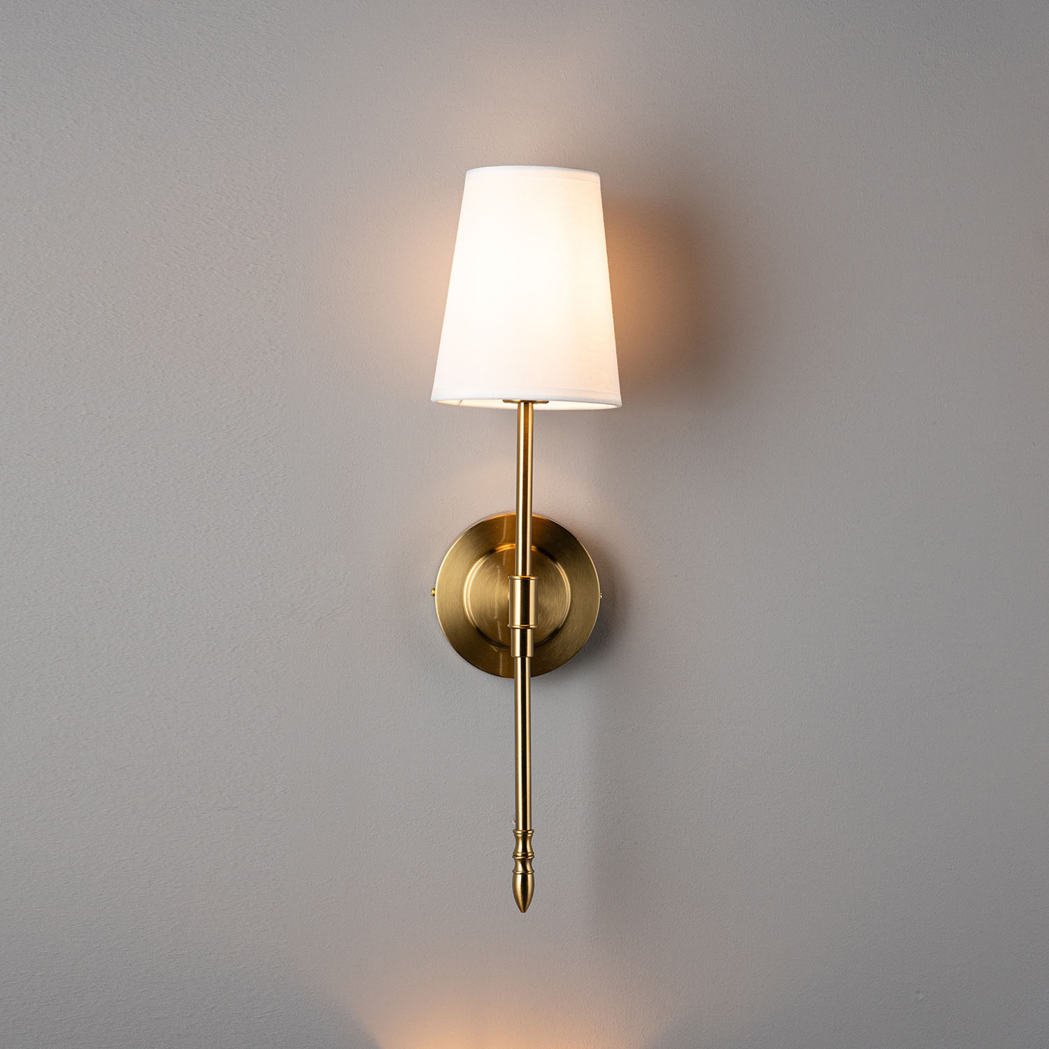 Vägglampa Vesani Hampton