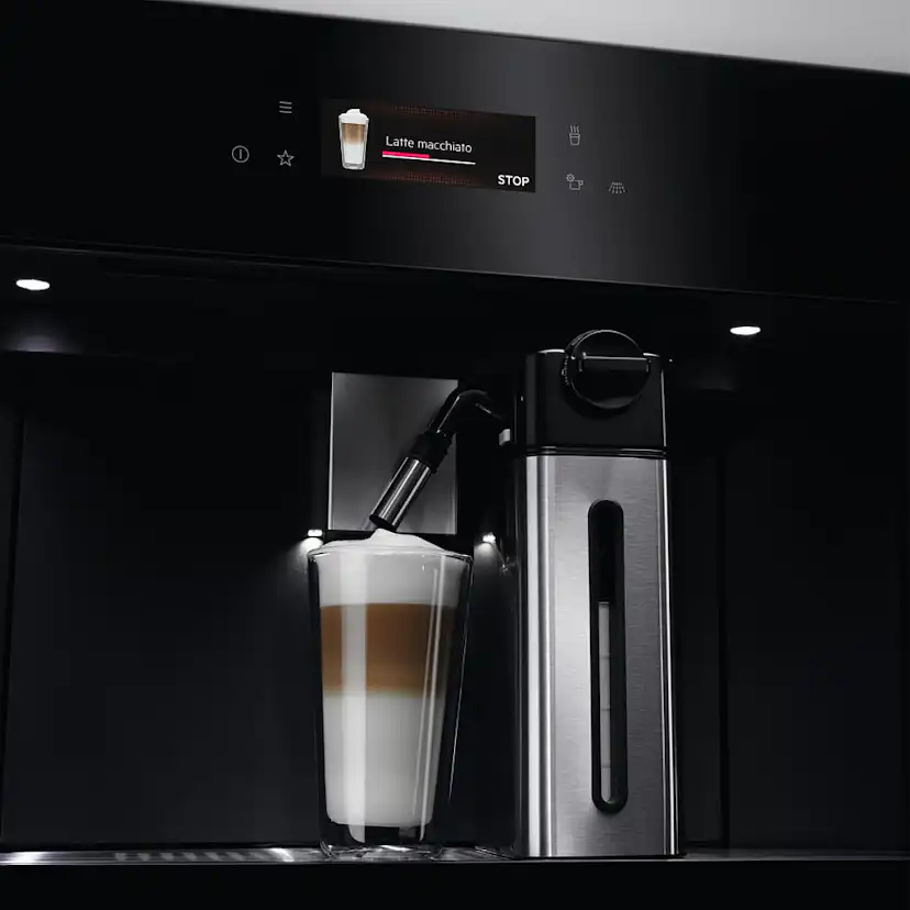 Inbyggnadsbar Kaffebryggare AEG KKB894500B med Mjölkkanna för Skum