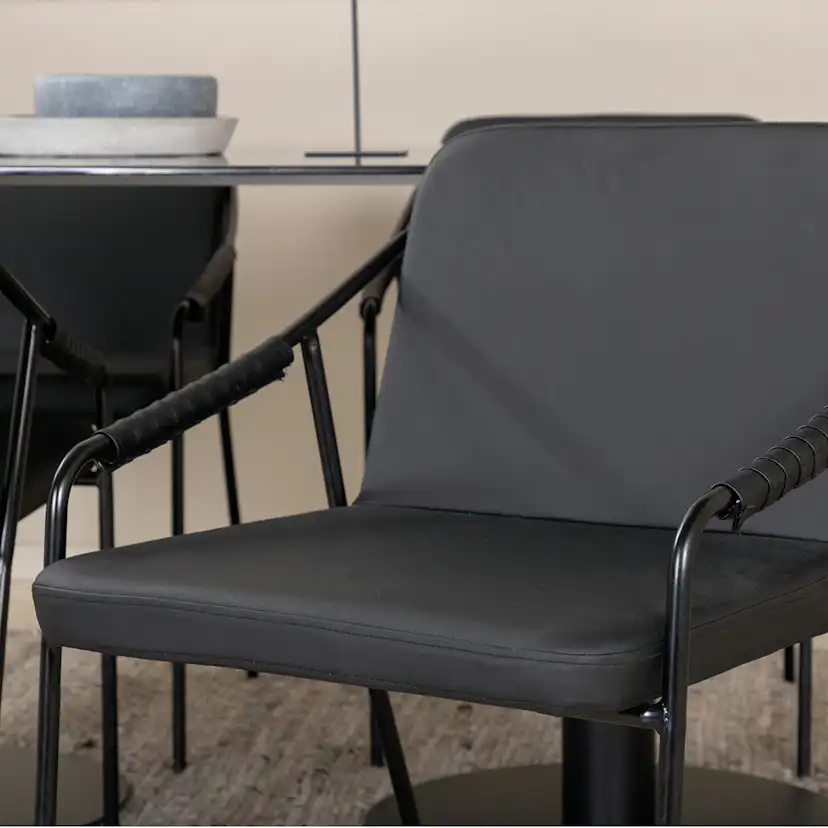 Matgrupp Venture Home Oslo matbord och Tjärö matstol