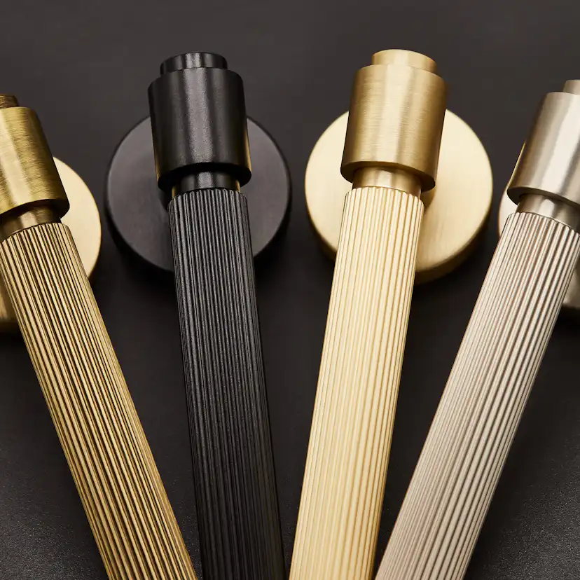 Dörrhandtag Beslag Design Helix 200 Stripe Modul Komplett