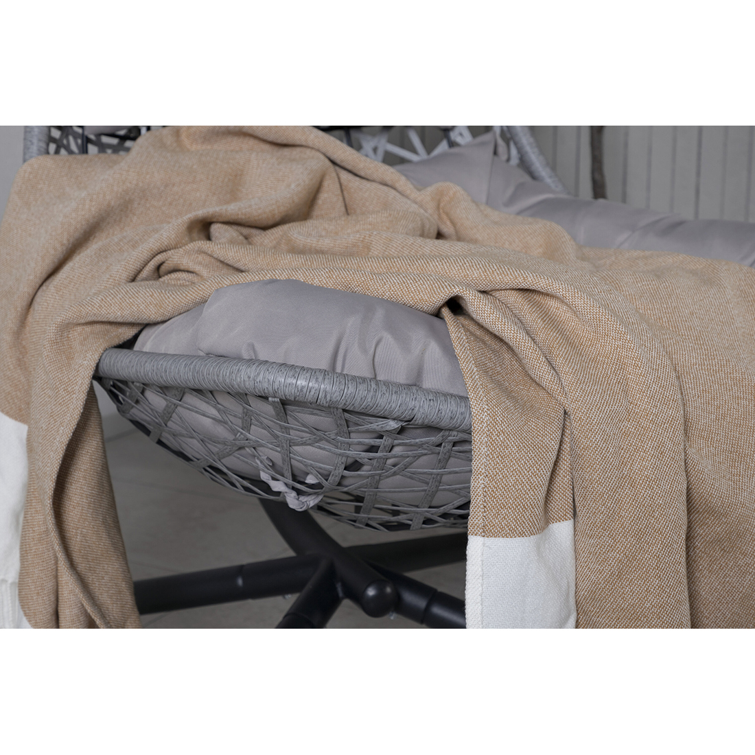 Edinburgh Hanging chair - Black frame/grey wicker/grey cushi Grå