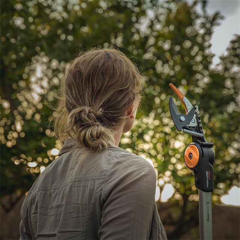 Universalklippare Fiskars PowerGear X med sidoskär UPX82
