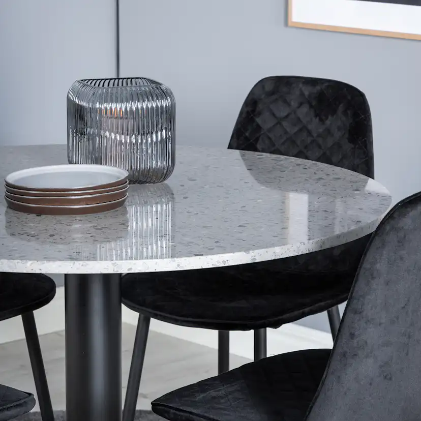 Matgrupp Venture Home Roxanna med 4 Phoi Stolar Runt