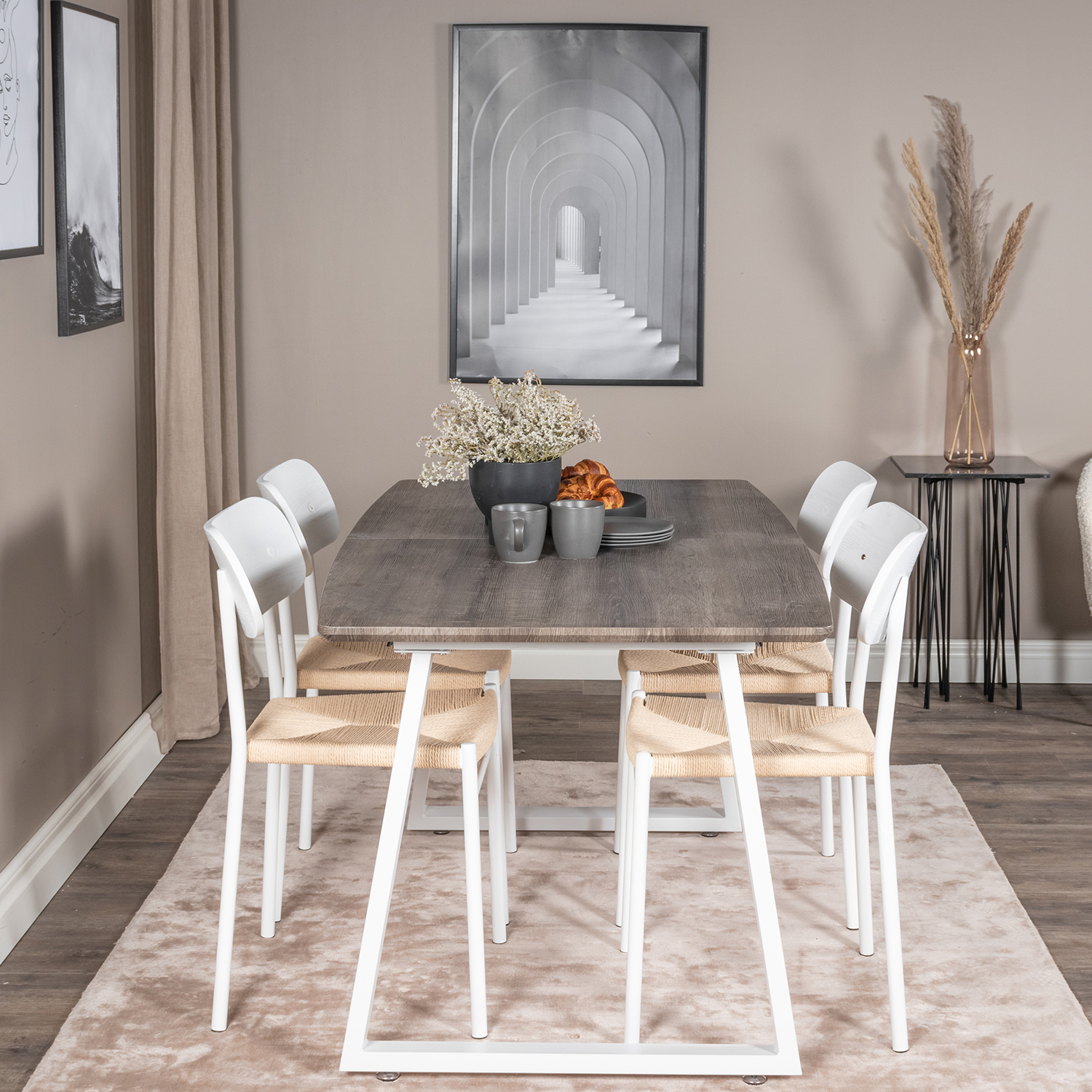 Matgrupp Venture Home Ina med 4 Peggy Stolar