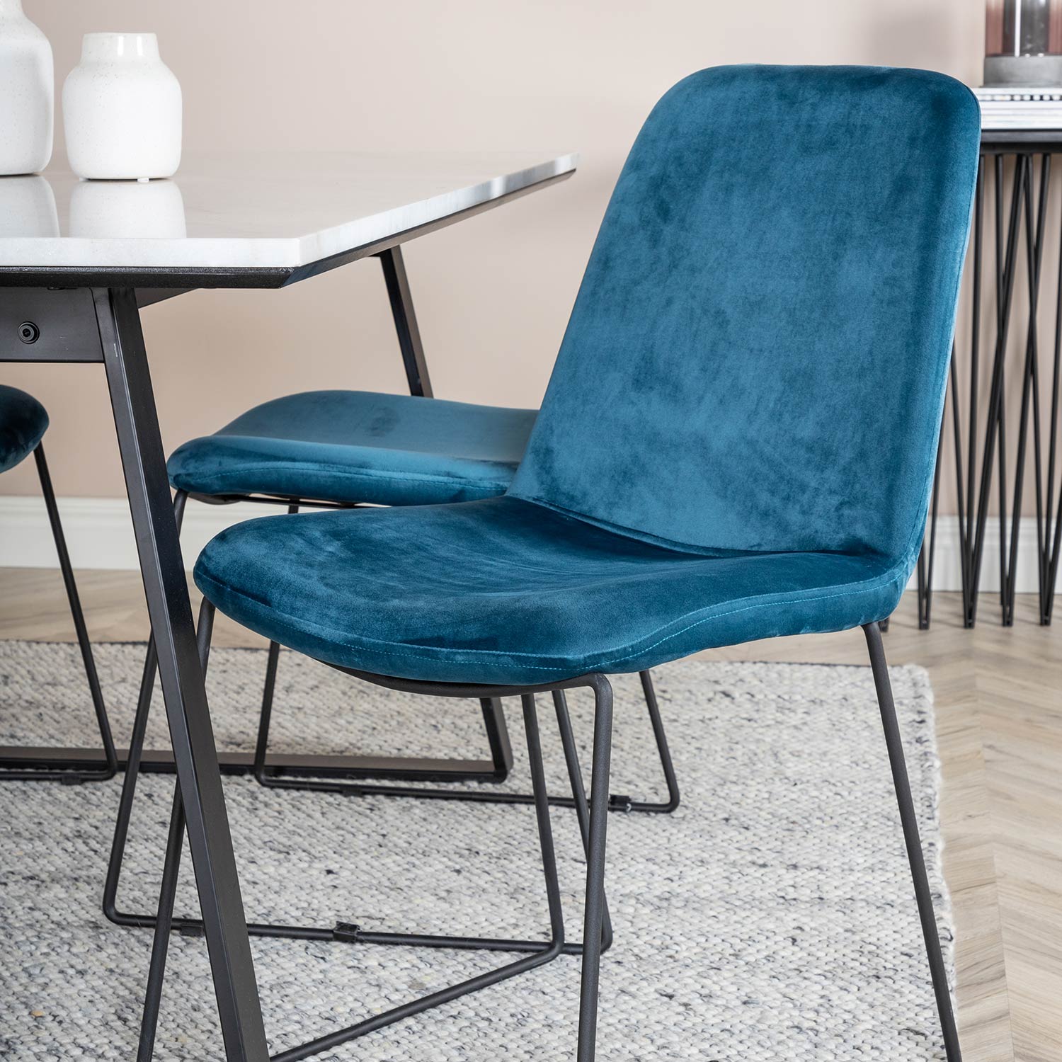 Matgrupp Venture Home Estelle 140 med 4 Muscot Stolar