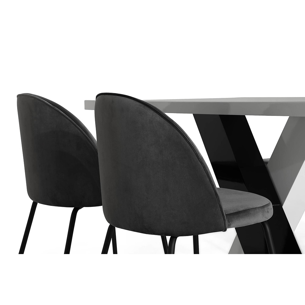 Matgrupp In Living Cesi 140 med 4 Felipe Stolar Sammet