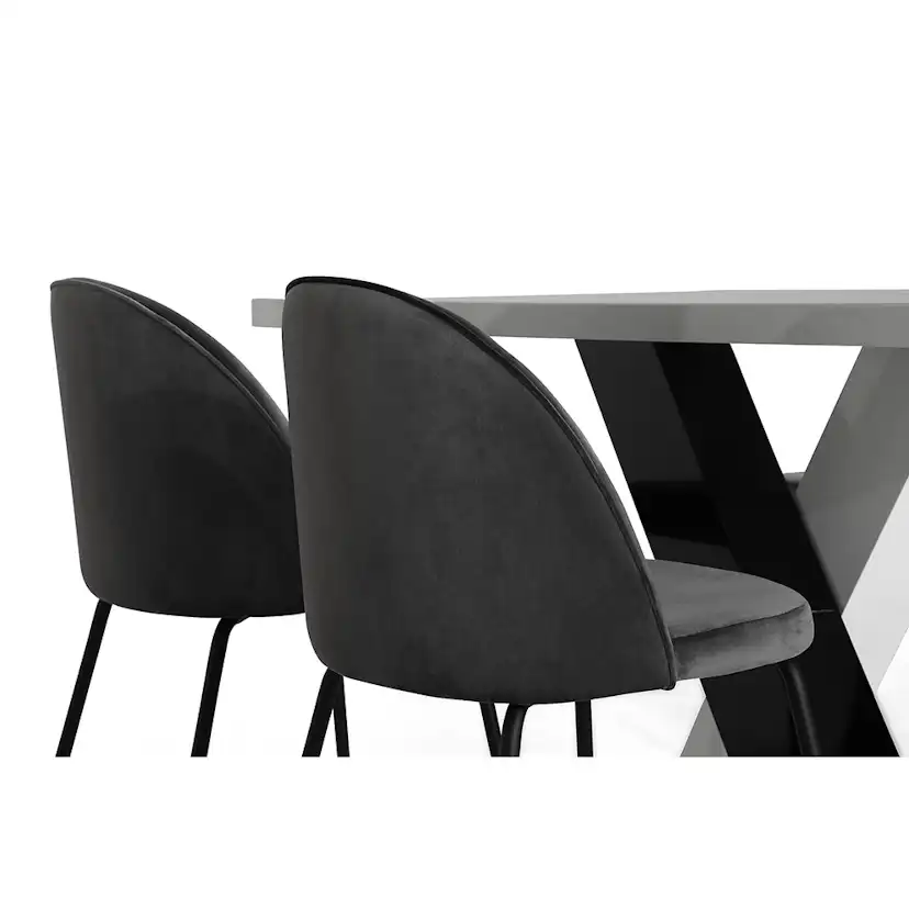 Matgrupp In Living Cesi 140 med 4 Felipe Stolar Sammet