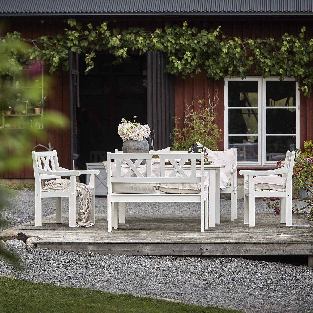 Trädgårdssoffa Hillerstorp Läckö 3-sits Träsoffa i Vit Furu