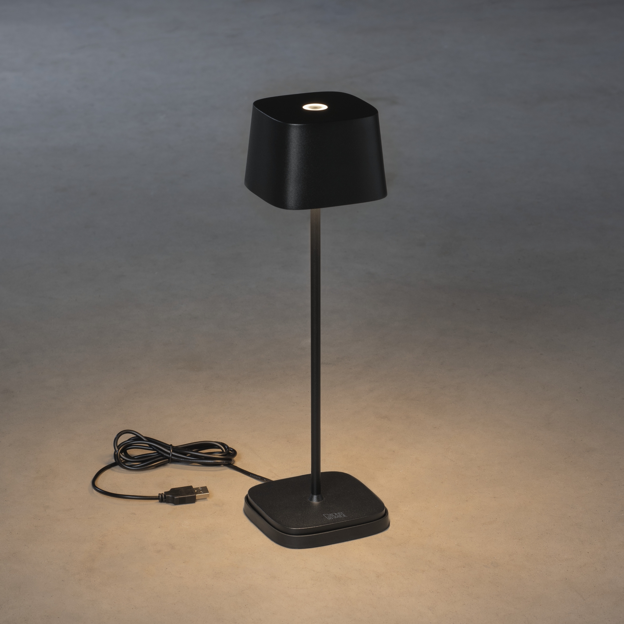 Capri bordslampa svart USB Svart