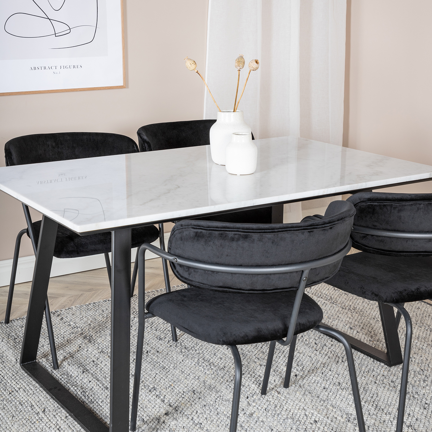 Matgrupp Venture Home Estelle 140 med 4 Aris Stolar