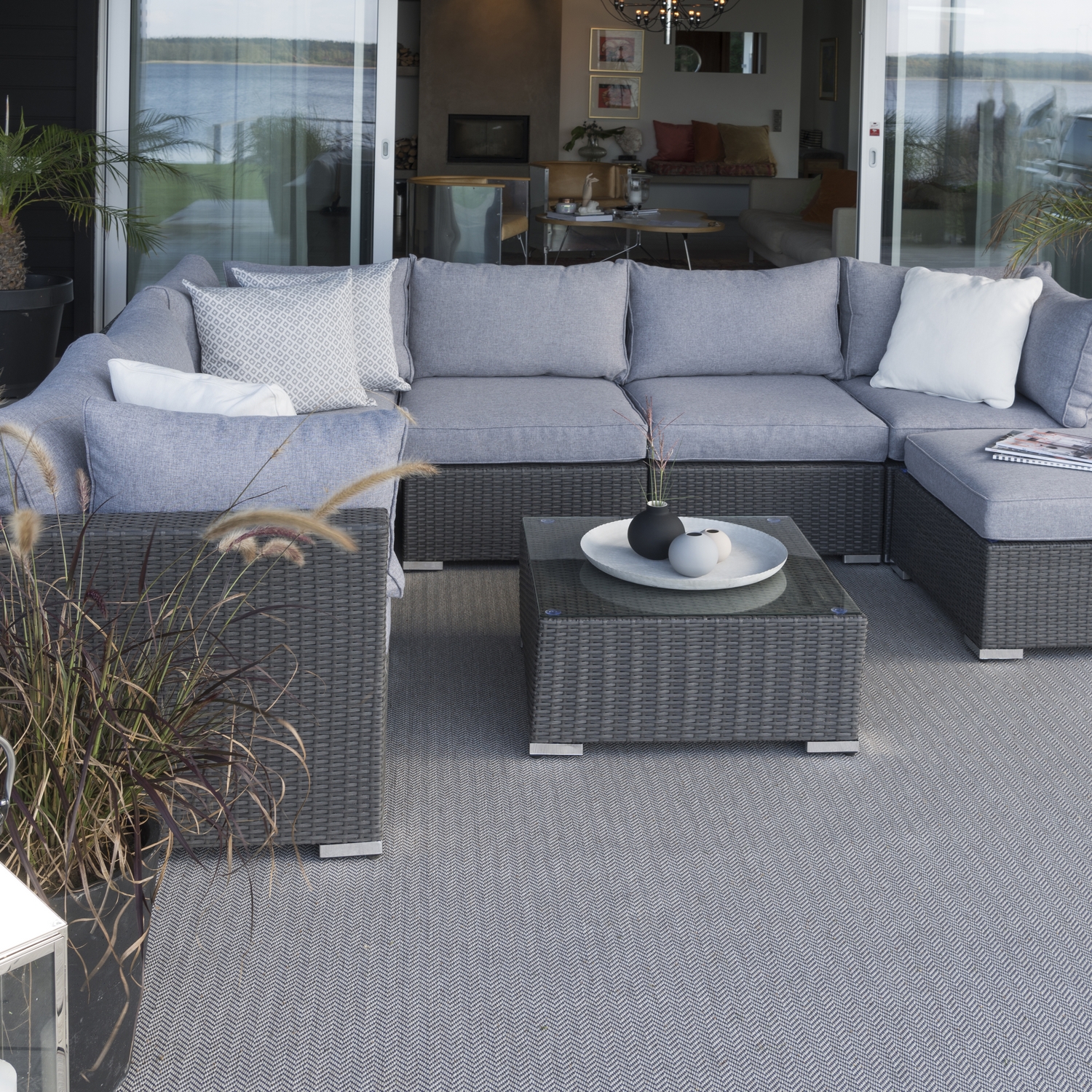 Loungebord / Divan Hillerstorp Madison i Konstrotting med Glas och Dyna