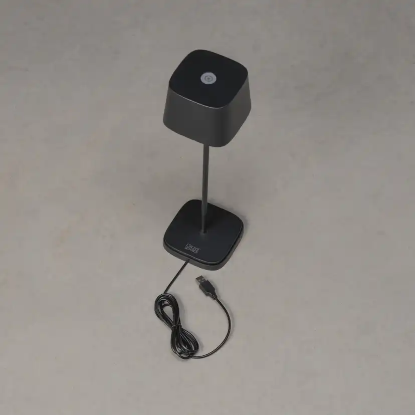 Capri bordslampa svart USB Svart