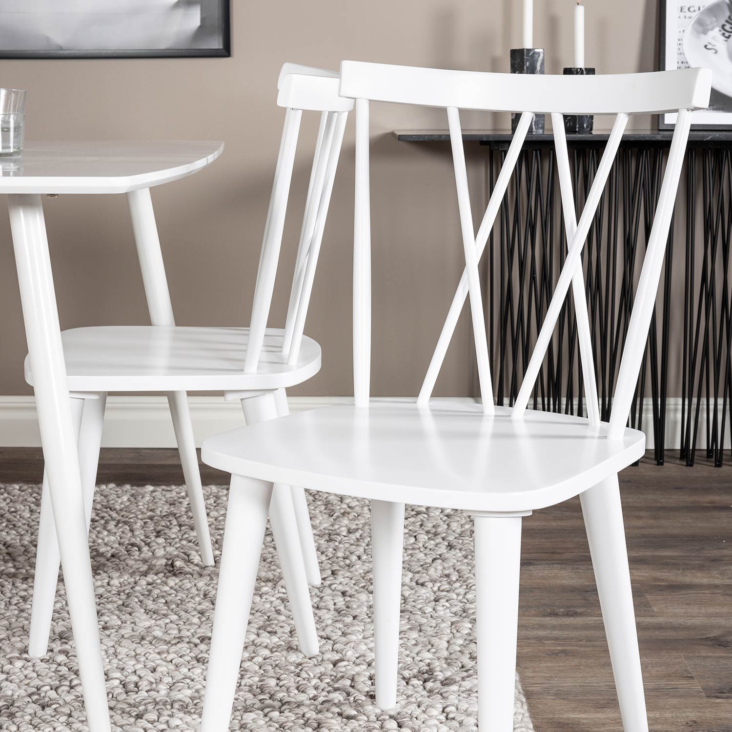 Matgrupp Venture Home Pobbie med 4 Marie Stolar Gummiträ