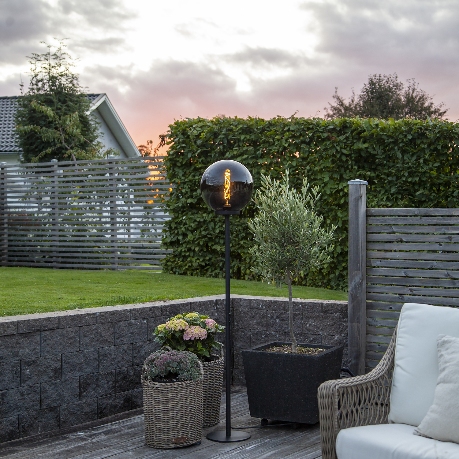 Golvlampa Star Trading Orby