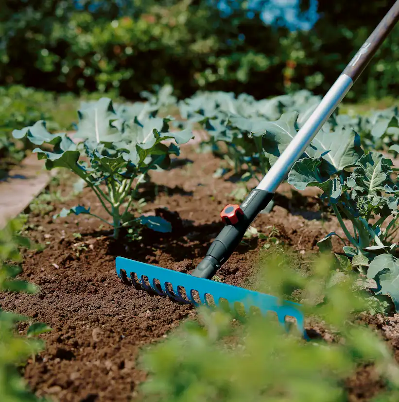 Premiumpaket Gardena Combisystem Räfsa & Kratta Med Luckrare & Förvaring