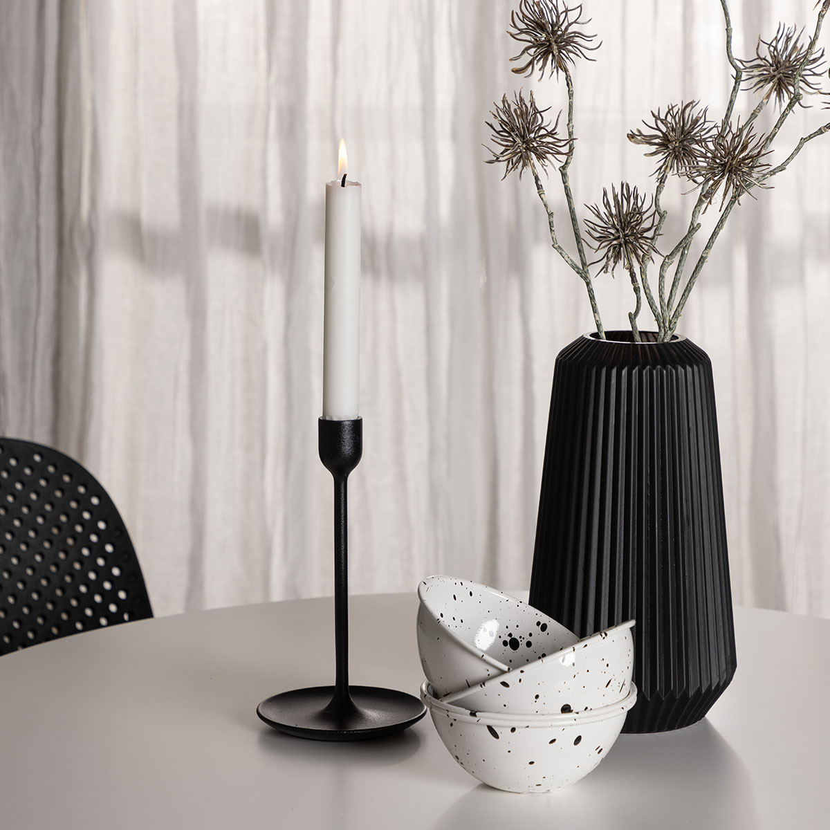 Matgrupp Venture Home Hamden Ø80 cm med 4 Baltimore stolar