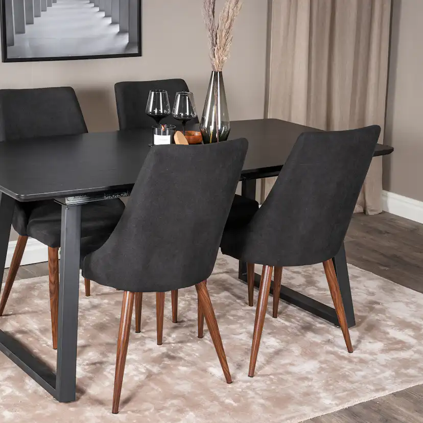 Matgrupp Venture Home Ina med 4 Laura Stolar