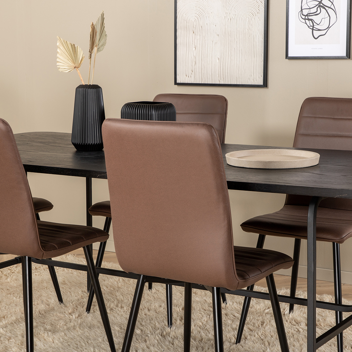 Matgrupp Venture Home Chicago matbord och Walerina matstol Svart