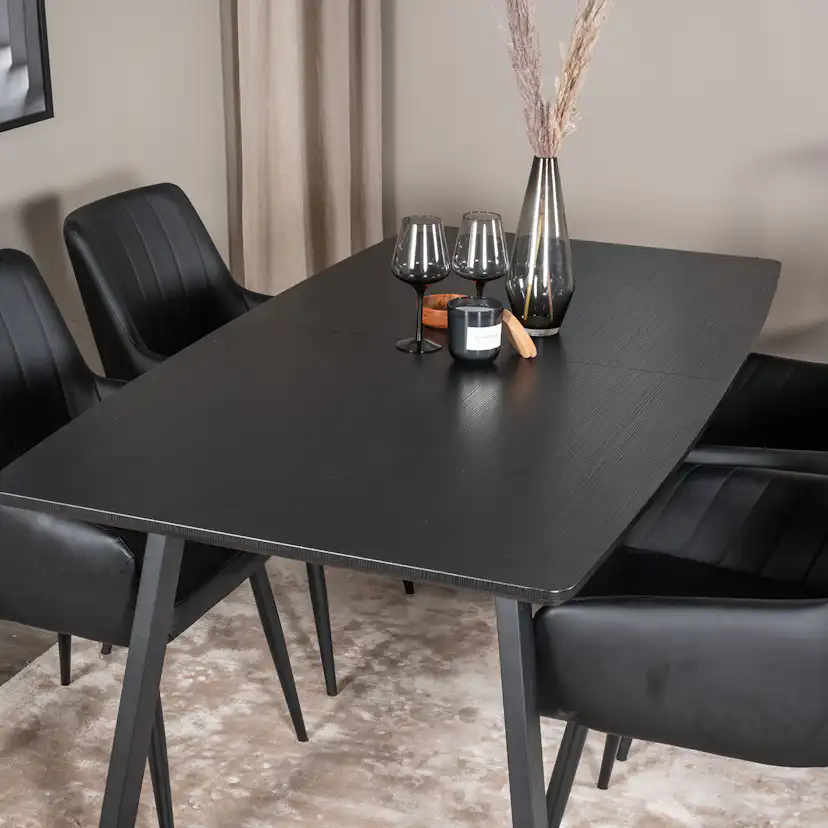 Matgrupp Venture Home Ina med 4 Corina Stolar Konstläder