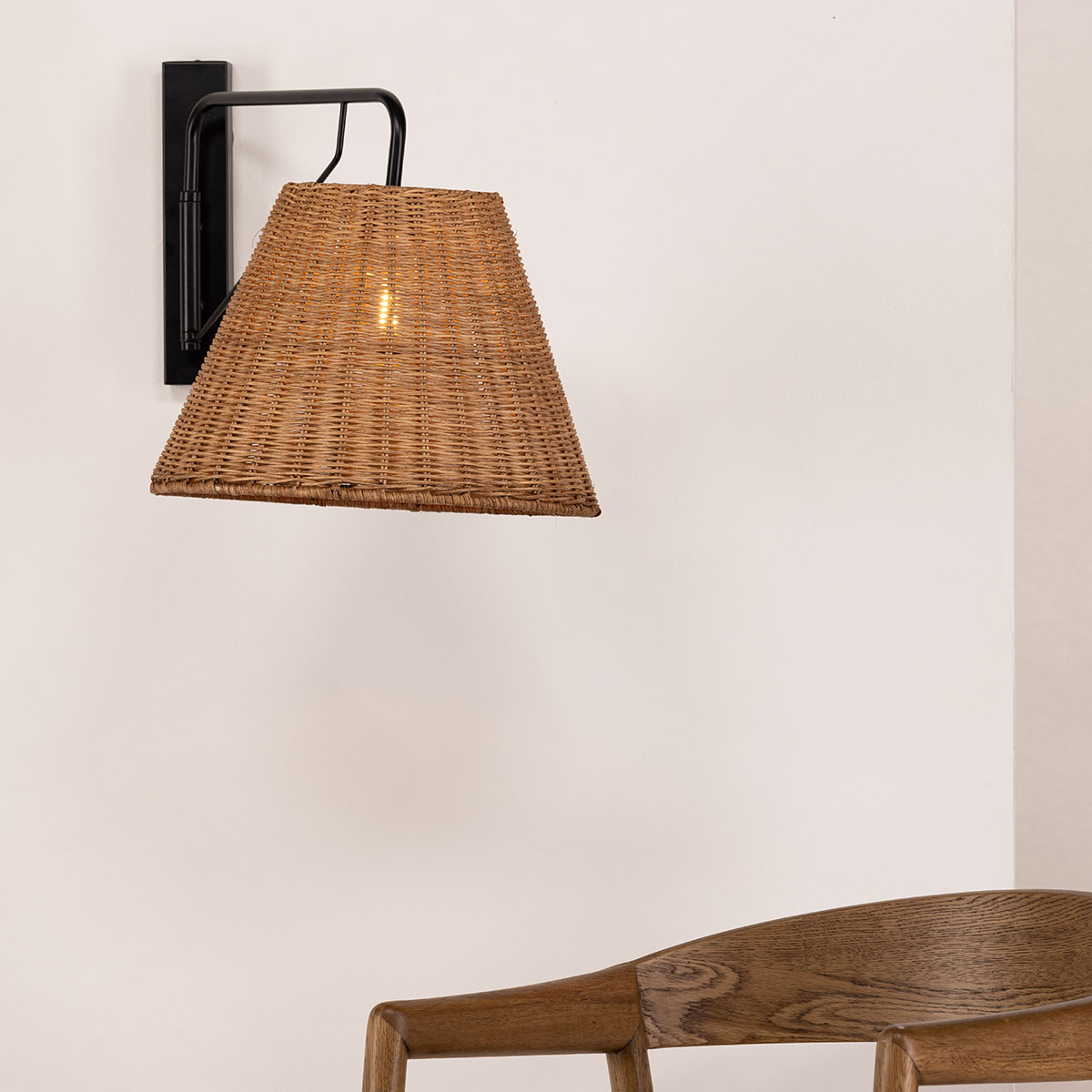 Vägglampa Vind Stala