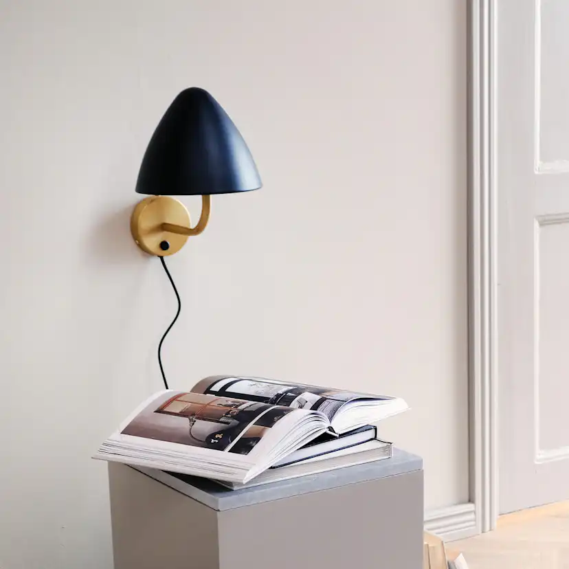 Vägglampa Dyberg Larsen Oulu