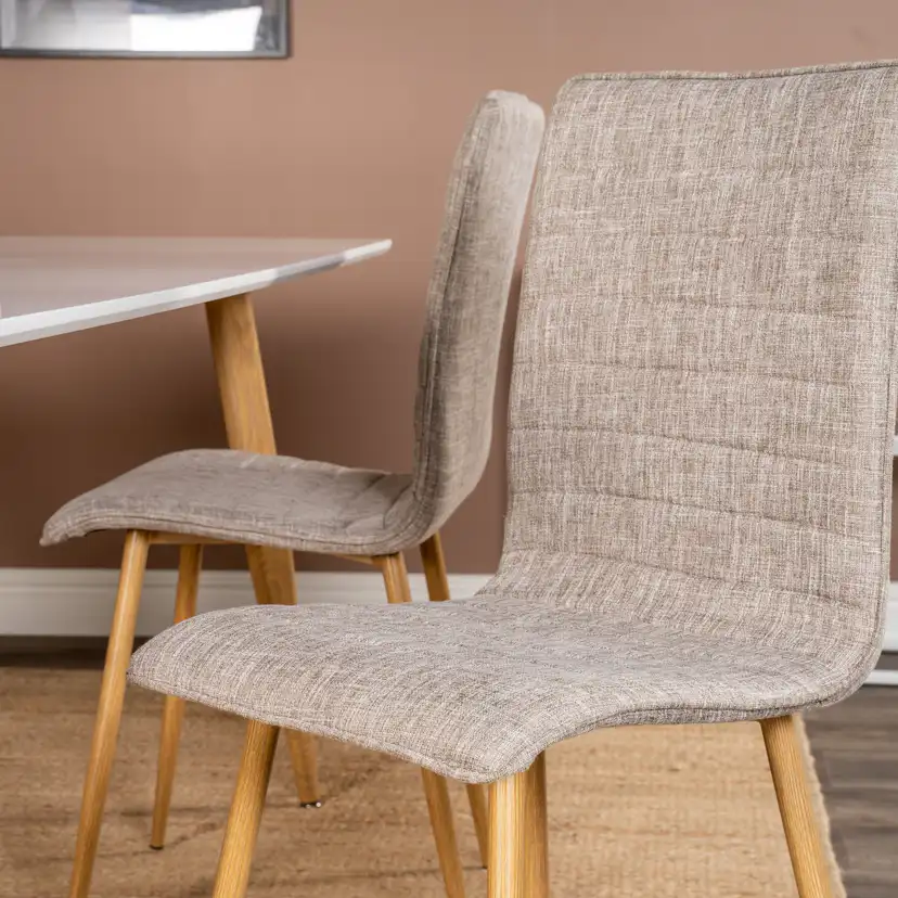 Matgrupp Venture Home Pobbie med 4 Walerina Stolar