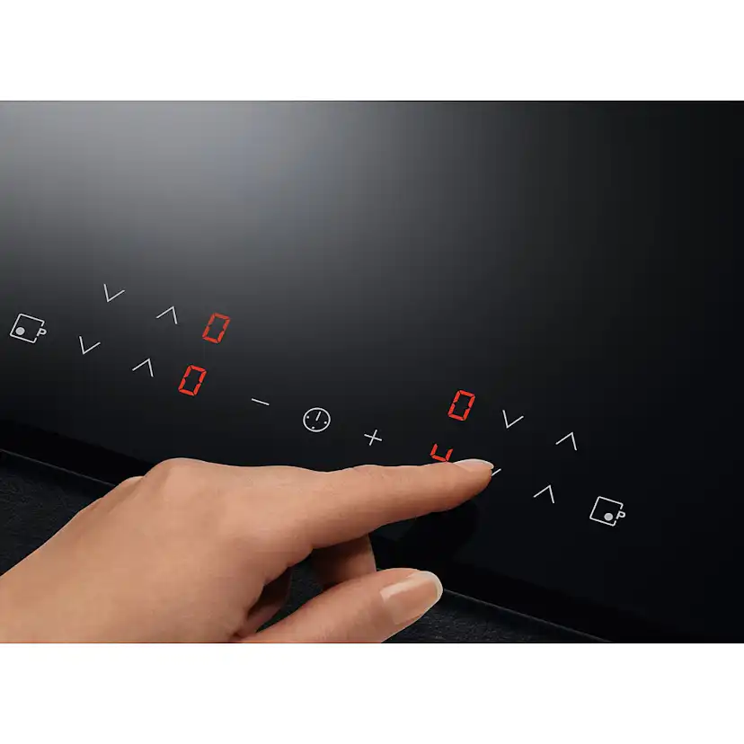 Induktionshäll AEG TN64IA00FB 5000 Basic Svart Med Automatisk Justering Av Fläkt