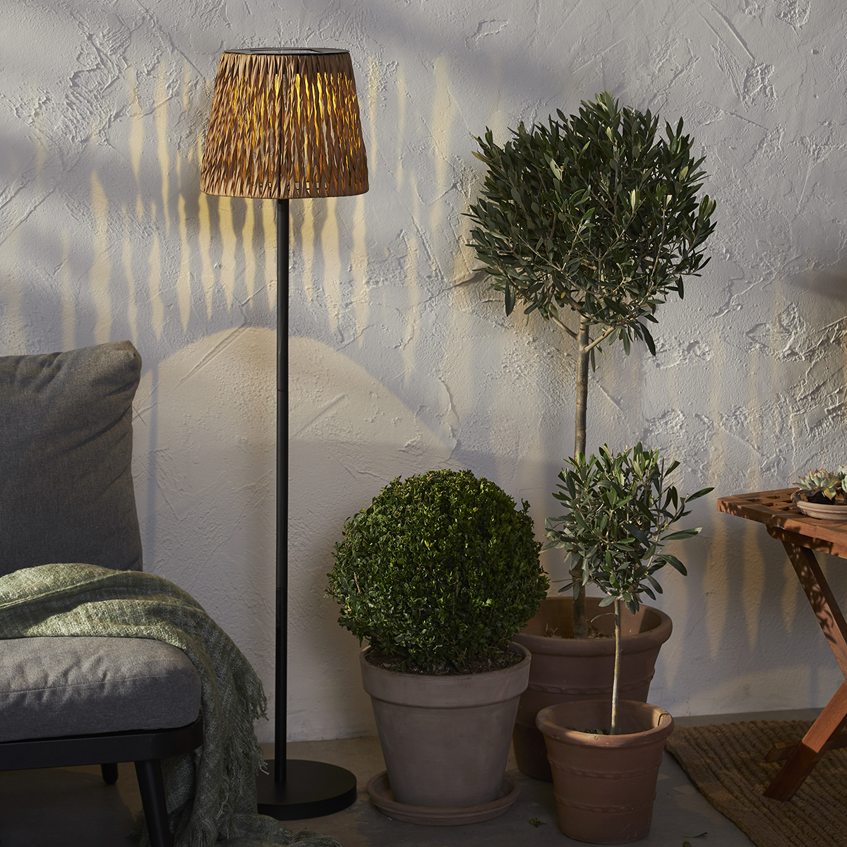 Solcellslampa Star Trading Cesta LED Golvlampa