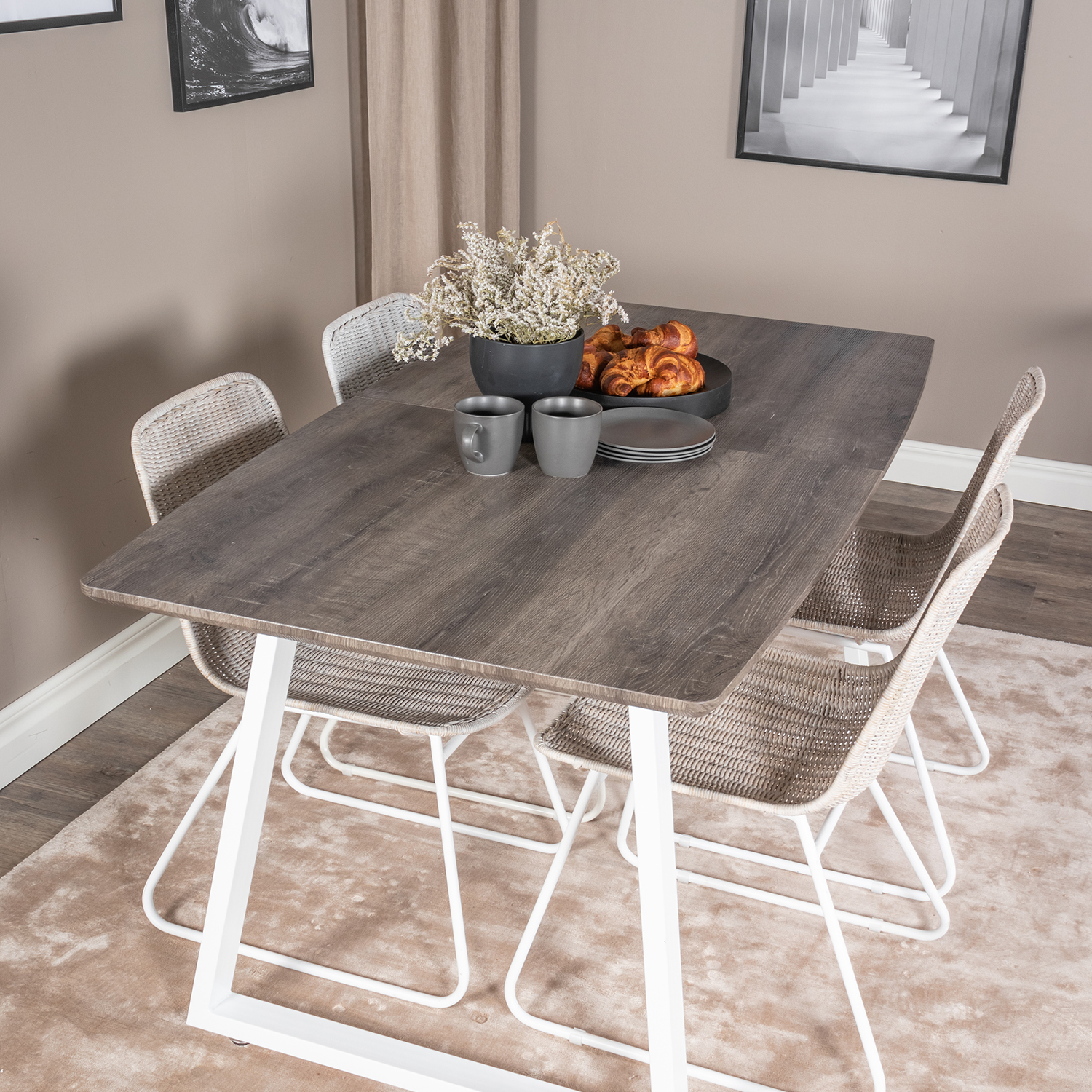 Matgrupp Venture Home Ina med 4 Cornelia Stolar