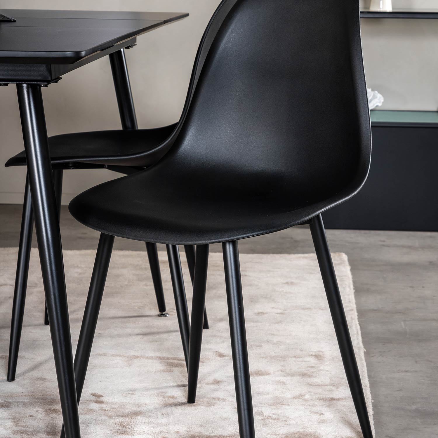 Matgrupp Venture Home Silvia med Iläggsskiva och 4 Pop Stolar