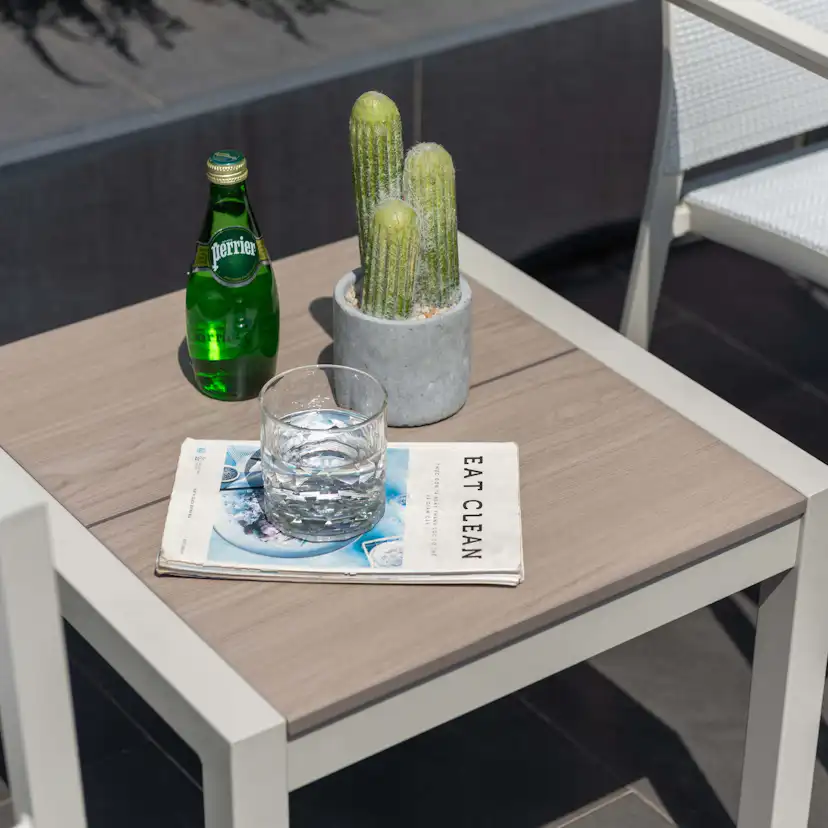 Caféset LifestyleGarden Urbanite sidobord 50 + 2 carverstolar