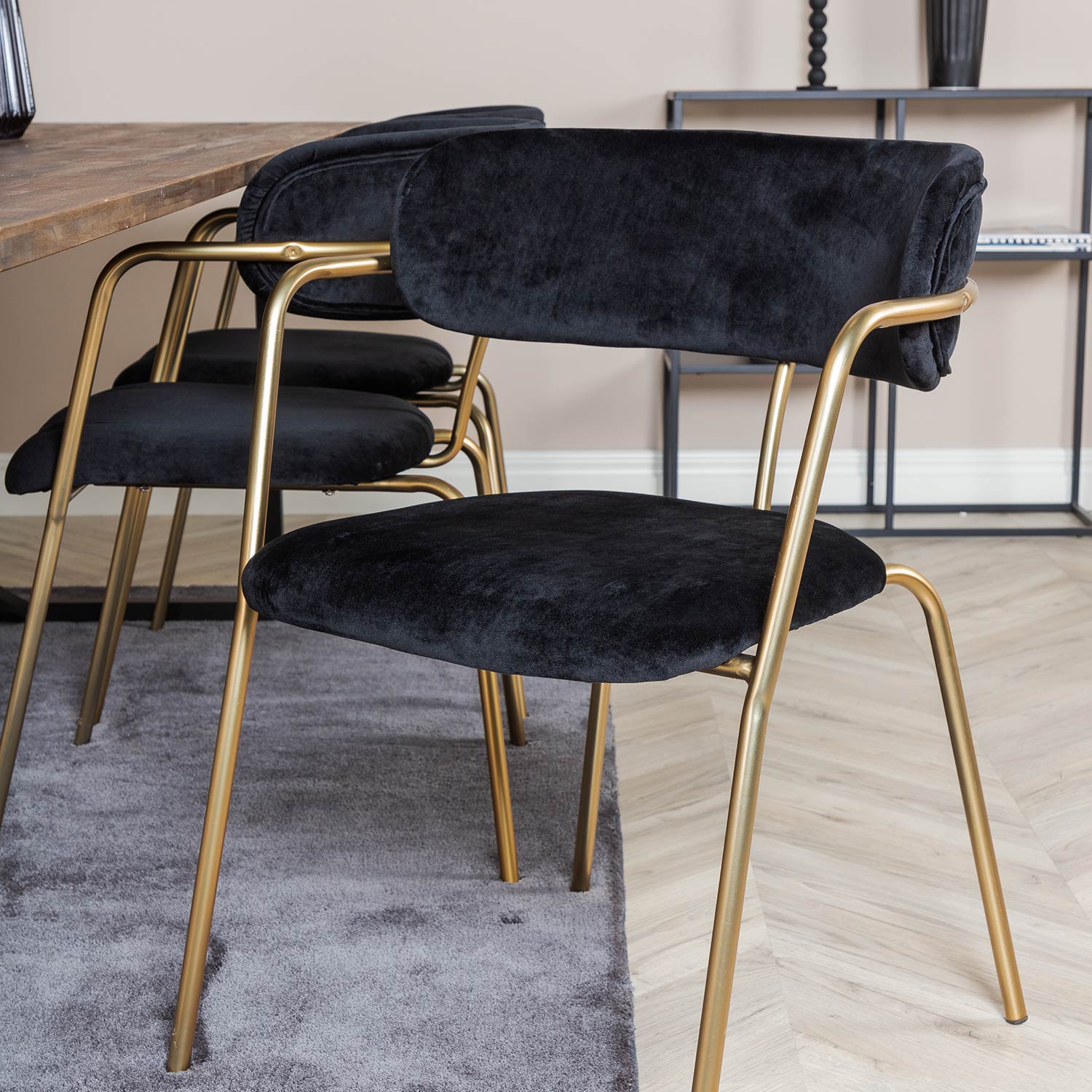 Matgrupp Venture Home Peo med 6 Aris Stolar