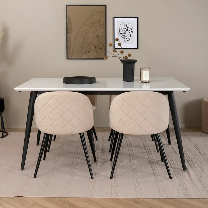 Matgrupp Venture Home Jolie med 4 Valentina Stitcthes Stolar Sammet