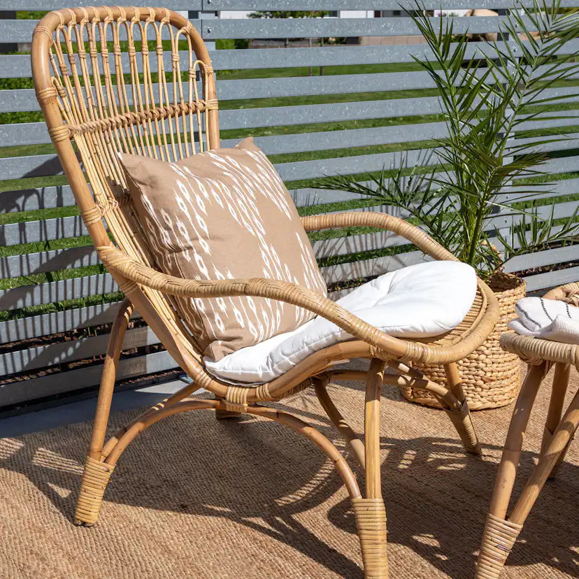Ella Lounge Chair - rattan / Offwhite Cushion. inc. Ottoman Natur