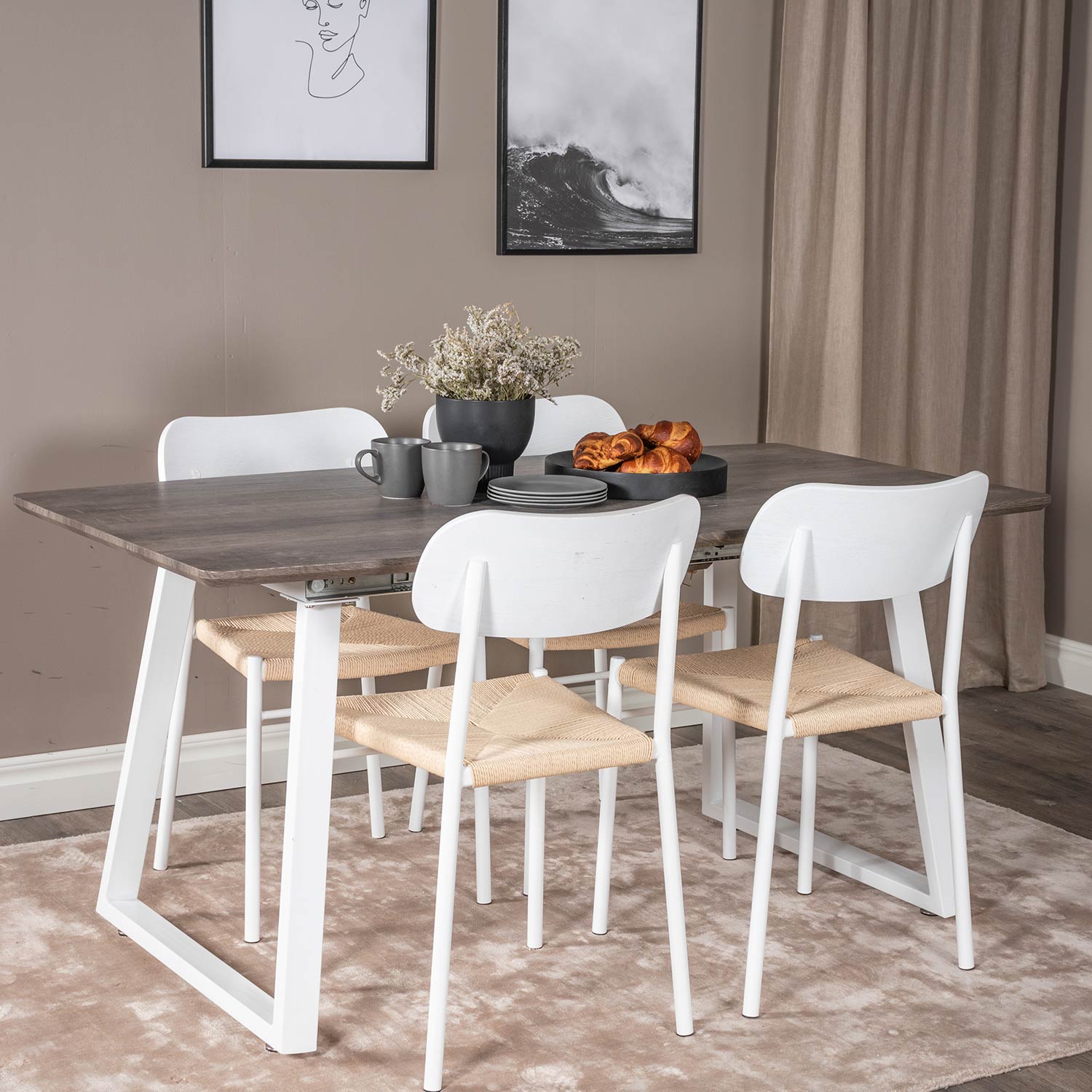 Matgrupp Venture Home Ina med 4 Peggy Stolar